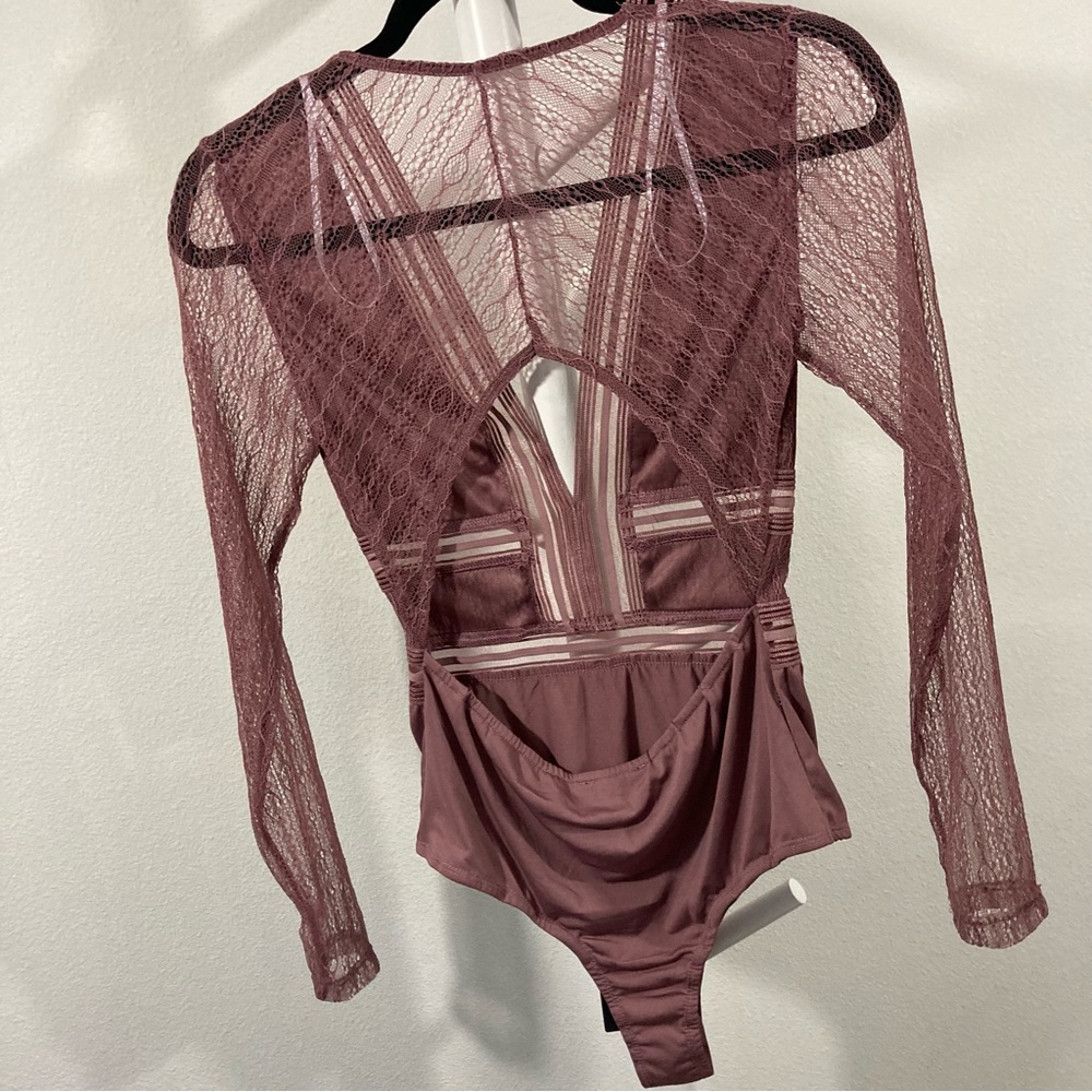 Lulu’s Casita Lace Bodysuit in Mauve Pink, NWT - Picture 5 of 8